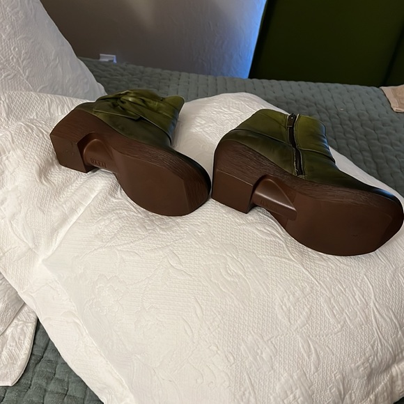 These are a fantastic faja mini boots. They are size 38 I just wear 3 times. - Picture 3 of 9